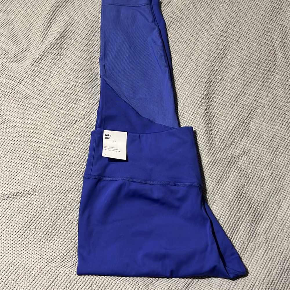 New with Tags Nike Dry fit leggings 7/8 length